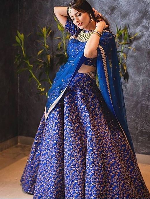 Priyanka Chopra's Traditional Diwali Look Deserves to Be Seen | Vogue