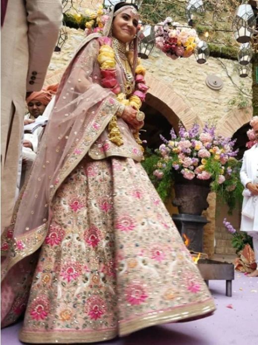 Pooja Hedge for her brother's wedding🧡 : r/BollywoodFashion